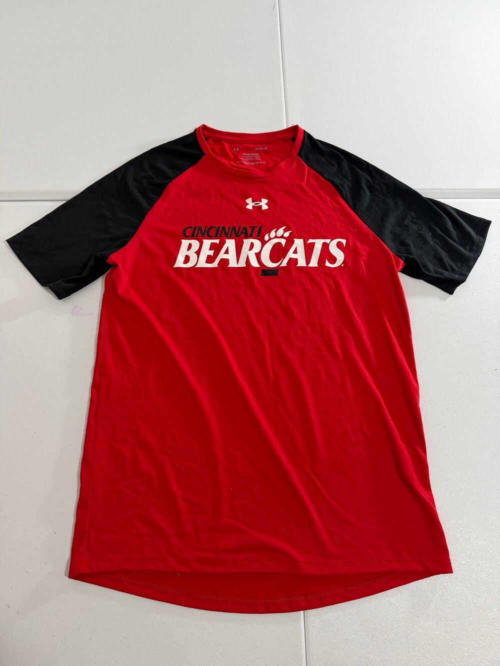 Under Armour Cincinnati Bearcats Small Tech Tee Raglan Red Black T-Shirt